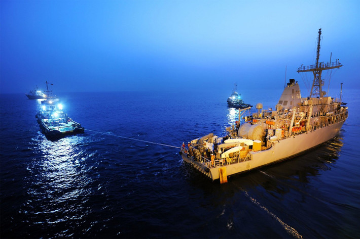 Đầu tiên, lực lượng rà phá phải sử dụng sonar hiệu suất cao để tìm kiếm các mục tiêu khả nghi, sau đó sử dụng các công cụ rà phá thủy lôi chuyên dụng để tiếp cận, định vị, xác nhận và cuối cùng là kích nổ chúng.