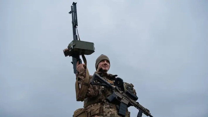 Việc RFAF chiếm được “mấu lồi Dobropillia”, xuất phát từ việc AFU bị “hút hết” vào cuộc tấn công ở Pokrovsk. Cuộc tấn công của Nga ở “mấu lồi Dobropillia” chính xác là để chuẩn bị cho trận chiến quyết định ở Pokrovsk.