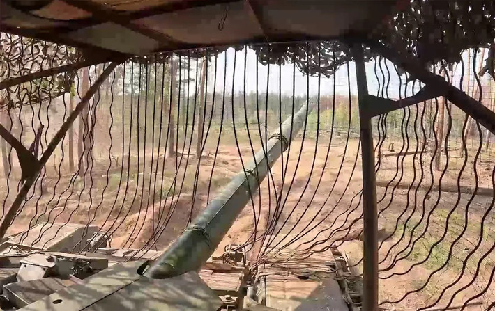 Làng Serebryanka đã ở bên bờ vực bị quân Nga chiếm giữ, nhưng giờ đây, khi tiếp tế hậu cần cho quân Ukraine phòng thủ tại ngôi làng bị phá vỡ, quân đội Ukraine (AFU) có thể sẽ phải rút lui khỏi đó. Trong khi quân Nga đã củng cố vị trí ở vùng ngoại ô phía bắc.