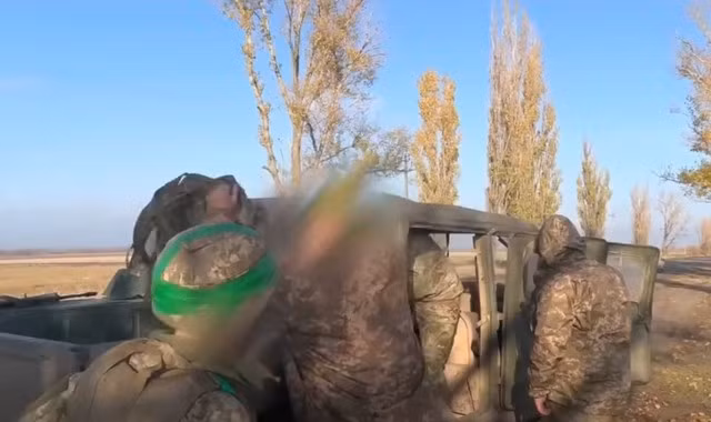 Khi cánh trái và cánh phải liên tiếp chịu thất bại, quân tiếp viện từ Trung đoàn xung kích 225 mới triển khai của AFU và một lữ đoàn cơ giới khác đã đến tăng viện. Bản thân chỉ huy AFU ở đây cũng thừa nhận rằng, trong tình trạng hỗn loạn sau đó, đã xảy ra các vụ “nổ súng nhầm”, khiến một số binh sĩ của Lữ đoàn 102 thiệt mạng và một số sĩ quan và binh lính đã bị RFAF bắt giữ làm tù binh.