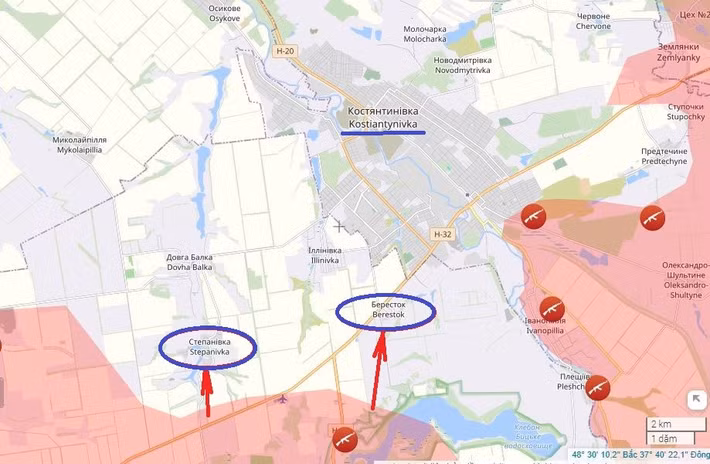 Ngoài ra, RFAF cũng đã tấn công tuyến đầu gần các làng Berestok và Stepanivka, phía nam Konstantinovka. Đây là khu vực phòng thủ vững chắc nhất, khi AFU dựa vào 4 ngôi làng, tạo thành một khu vực phòng thủ kiên cố. Động cơ của Bộ Tổng tham mưu RFAF tại đây khá rõ ràng, cầm chân lực lượng Kiev, trong thế trận giằng co.