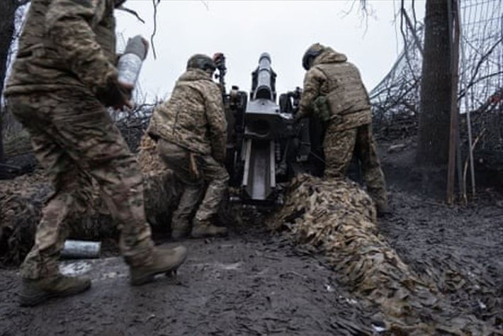 Bản thân ngôi làng Zarichne đã được biến thành một khu vực phòng thủ kiên cố với nhiều công sự chiến đấu, giao thông hào và các các ngôi nhà dân cũng biến thành các lô cốt. Hơn nữa, quân Ukraine đã sử dụng các vật cản, hào chống tăng và rải mìn trên các tuyến đường tiến công tiềm năng của RFAF.