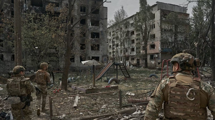 Nếu các đơn vị Nga có thể đẩy lùi nhiều cuộc phản công của các lực lượng AFU lớn gần Pokrovsk, thì vấn đề tiến công tiếp theo có thể được coi là đã xong. Nếu không, các trận chiến vị trí với hậu quả khó lường đang chờ đợi RFAF, nhất là những cơn mưa cuối mùa thu sắp đến, có thể biến mặt đất nơi đây thành bùn nhão.