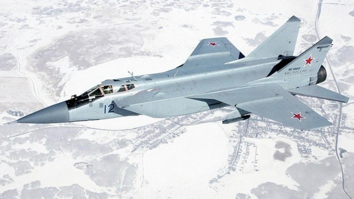 Ngay lập tức, Không quân NATO đã điều động ba loại máy bay chiến đấu đến vùng biển liên quan là máy bay chiến đấu tàng hình F-35A của Không quân Italy, máy bay chiến đấu JAS-39CD Gripen của Không quân Thụy Điển và Typhoon của Không quân Đức.