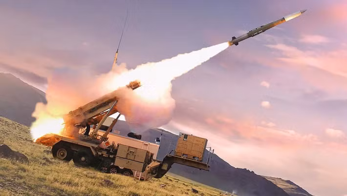 "Giờ chúng chẳng khác gì sắt vụn", tướng Igor Romanenko, cựu Phó Tổng Tham mưu trưởng Quân đội Ukraine, vừa nói vừa cầm một chồng báo cáo và chỉ tay vào những con số gây sốc: Hệ thống Patriot, từng được coi là "kẻ thù của tên lửa Nga", đã giảm ​​tỷ lệ đánh chặn từ 42% xuống chỉ còn 6% trong thời gian gần đây.