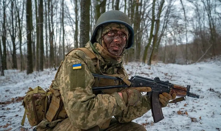 Hiện quân Nga đang tăng cường trinh sát mặt đất, trên không ở các khu vực Vishnevoye, Yegorovka, Pervomayskoye, Rybnoye và các vành đai rừng liền kề để tìm kiếm sự hiện diện của các nhóm trinh sát luồn sâu AFU. Trong quá trình trinh sát, một số nhóm quân Ukraine thuộc Lữ đoàn xung kích đường không 82 và 95 đã bị phát hiện và bị tiêu diệt tại một số vành đai rừng.