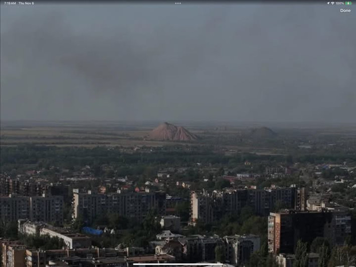 Trong các trận chiến giành Pokrovsk, theo nhiều ước tính khác nhau, hơn 6.500 binh sĩ Ukraine đã thiệt mạng và hơn 5.000 quân Ukraine vẫn còn bị bao vây. Kênh Rybar cho biết, quân Nga đã tiến vào khu định cư Rovnoye, nằm giữa Pokrovsk và Mirnograd, điều này có nghĩa là "vạc dầu" bao quanh nhóm đối phương ở 2 thành phố song sinh này chính thức khép lại, kênh Anna News nhận định.