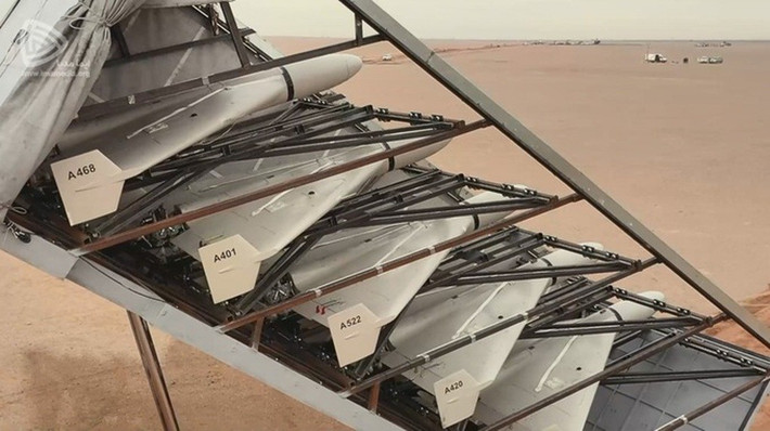 Theo các nguồn tin của CNN, trong các thông điệp gửi cho Bộ trưởng Quốc phòng Mỹ, ông Pete Hegseth, tướng Kane nói rằng UAV tự sát Shahed của Iran "đang gây ra nhiều vấn đề hơn dự kiến". Vấn đề chính là sự quá tải của các hệ thống phòng không tại các căn cứ của Mỹ ở Trung Đông, cũng như các cuộc tấn công vào các cơ sở năng lượng, bao gồm cả các tàu chở dầu.