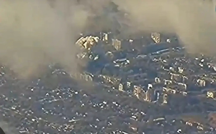 Kênh Readovka cho biết, giao tranh đường phố cũng được cho là đã bắt đầu ở ngoại ô thành phố. Các nguồn tin Ukraine ghi nhận sự leo thang ở khu vực này của mặt trận. Phía AFU thừa nhận rằng, quân Nga đang củng cố các vị trí của họ tại khu vực Santurinovka ở ngoại ô phía đông nam Kostiantynivka.