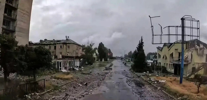 Theo kênh AMK Mapping, dựa trên dữ liệu định vị địa lý thu thập được về các cuộc tấn công bằng UAV FPV của Nga vào nhóm đặc nhiệm GUR, cùng với việc phân tích thêm các cảnh quay, giờ đây có thể suy ra nơi những người lính Ukraine đã đột nhập sau khi được trực thăng thả xuống phía sau phòng tuyến đối phương.