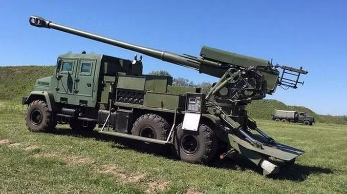 Theo quảng cáo của quân đội Ukraine, khả năng sống sót của pháo Bogdana cũng rất ấn tượng, khi một trong các tổ hợp đã chịu được đòn tấn công của 5 UAV FPV Nga, khi chúng đánh vào cabin bọc thép; ngoài ra khung gầm còn có khả năng chịu được một vụ nổ của mìn chống tăng lên tới 10 kg.