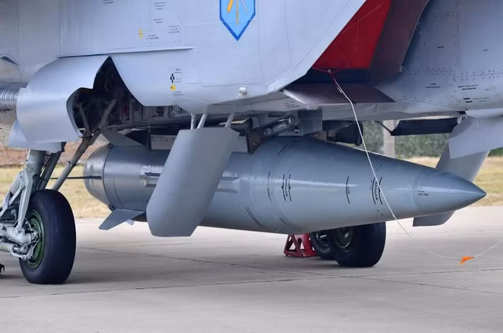 Nga nâng cấp phần mềm cho các loại tên lửa Iskander và Kinzhal, giúp chúng tăng tốc độ và khả năng cơ động khi tiếp cận mục tiêu ở khoảng 20 giây cuối, khiến các radar và thuật toán đánh chặn của Patriot không kịp phản ứng.