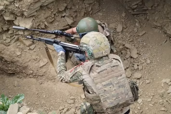 Mặc dù chi tiết cụ thể về các hoạt động của RFAF vẫn chưa rõ ràng, nhưng xét theo tình hình, quân Nga có thể đang sử dụng các lực lượng đặc nhiệm này để huấn luyện bộ binh chính quy, cách hoạt động sau chiến tuyến của đối phương. Khóa huấn luyện này có thể là chìa khóa giúp RFAF chiếm được Udachne, chỉ để lại khu công nghiệp phía bắc chưa bị chiếm đóng.