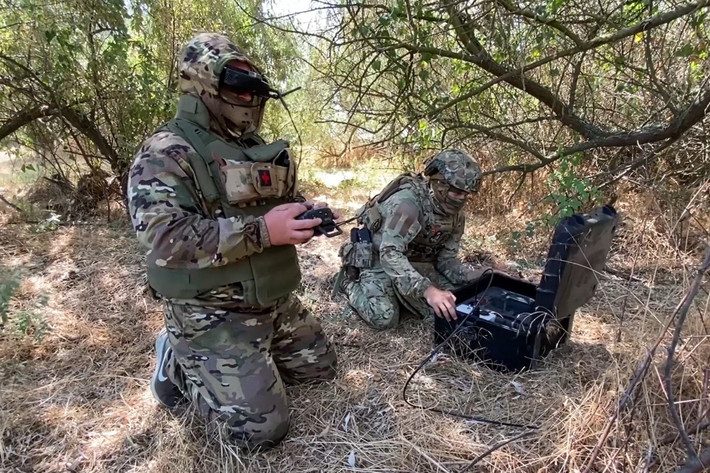 Các UAV trinh sát của Lữ đoàn Rubicon sau đó đã theo dõi và điều chỉnh việc phá hủy khu vực này theo thời gian thực. Nếu không có hoạt động trinh sát này, cuộc đột phá vào “mấu lồi Dobropillya” sẽ không thể thực hiện được.