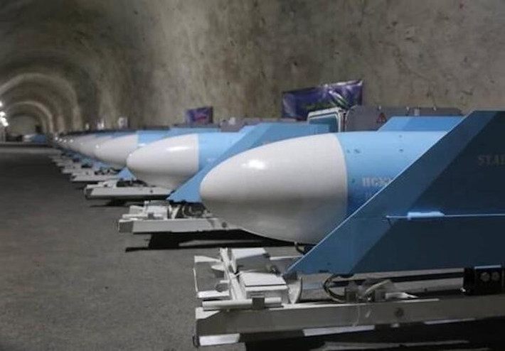Tuy nhiên, dù Iran có sở hữu kho tên lửa chống hạm lớn tới đâu, điều quan trọng nhất để tên lửa có thể phóng đi trúng mục tiêu, thì Iran phải có năng lực trinh sát; tức là nắm được tàu sân bay Mỹ đang ở tọa độ nào trên mặt biển, từ đó để tên lửa chống hạm có thể khai hỏa trúng mục tiêu.