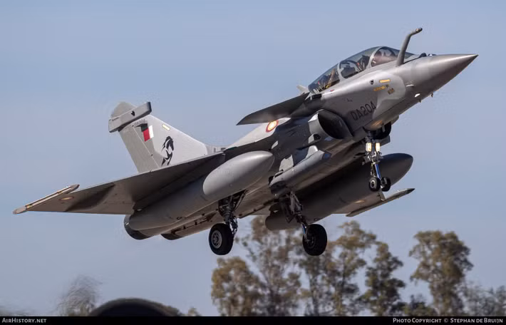 Cho đến nay, máy bay chiến đấu Rafale không chỉ là máy bay chiến đấu chủ lực của Không quân và Hải quân Pháp, mà còn được bán thành công cho hơn mười quốc gia trên thế giới; bao gồm Indonesia, Các Tiểu vương quốc Ả Rập Thống nhất (UAE), Ai Cập, Ấn Độ và một số quốc gia khác.