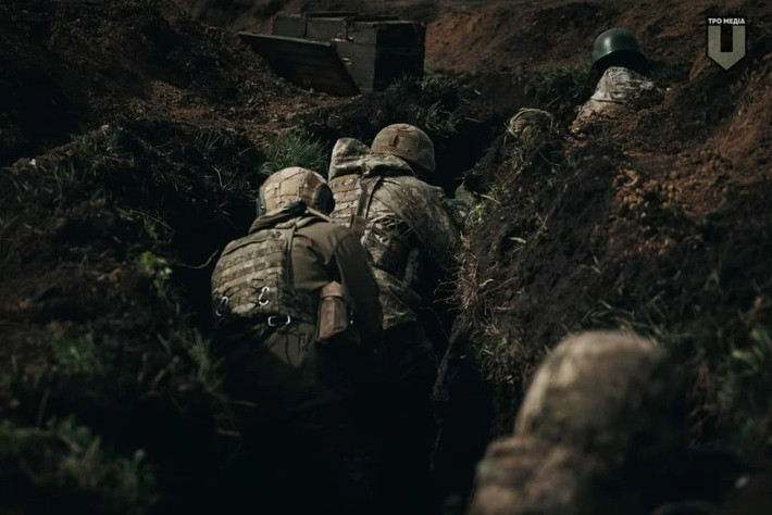 Hơn nữa, ngay cả khi AFU có ít nhất một số công sự, trận địa được chuẩn bị từ trước, thì hầu như họ không có tuyến phòng thủ nào được xây dựng ở phía tây Ivanovka và Novopavlovka. Có thể AFU đã cố gắng thiết lập tuyến phòng thủ trong suốt mùa hè, nhưng do vị trí gần mặt trận và hỏa lực của Nga tấn công, đã không cho AFU hoàn thành tất cả các công việc cần thiết. (nguồn ảnh Military Review, Ukrinform, Kyiv Post, TASS).