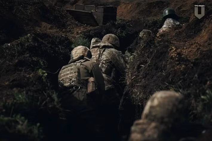 Hơn nữa, ngay cả khi AFU có ít nhất một số công sự, trận địa được chuẩn bị từ trước, thì hầu như họ không có tuyến phòng thủ nào được xây dựng ở phía tây Ivanovka và Novopavlovka. Có thể AFU đã cố gắng thiết lập tuyến phòng thủ trong suốt mùa hè, nhưng do vị trí gần mặt trận và hỏa lực của Nga tấn công, đã không cho AFU hoàn thành tất cả các công việc cần thiết. (nguồn ảnh Military Review, Ukrinform, Kyiv Post, TASS).