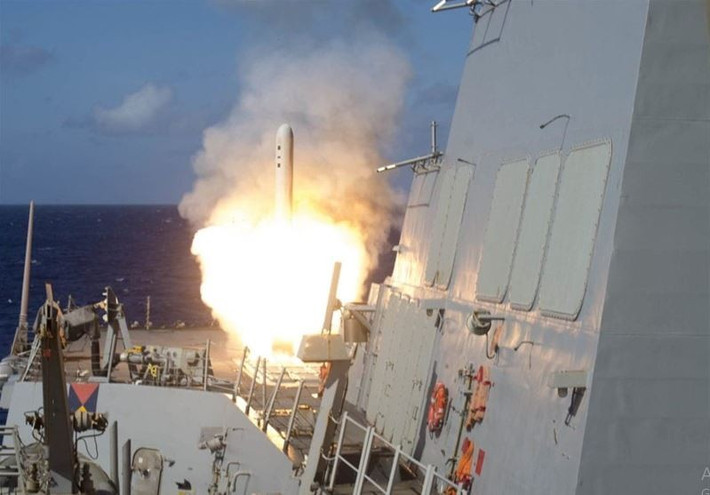 Tomahawk là một vũ khí tấn công tầm xa rất hiệu quả, nhưng khả năng tấn công hạt nhân của nó không hề bị xem nhẹ, bản thân nó được thiết kế để mang đầu đạn hạt nhân. Chỉ là quân đội Mỹ chưa từng sử dụng nó trên chiến trường, điều này khiến nhiều người bỏ qua điểm này.