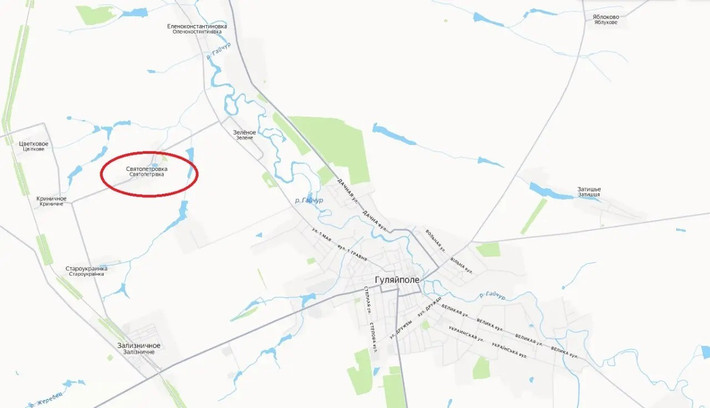 Trang Military Review của Nga đưa tin, các đơn vị thuộc Cụm quân phía Đông (Cụm Vostok) của Quân đội Nga (RFAF), tiếp tục tiến công gần thị trấn Hulyaipole (Gulyai-Pole) thuộc vùng Zaporizhzhia, kiểm soát các khu dân cư. Thông tin mới nhất, là việc giành quyền kiểm soát làng Svyatopetrivka (Nga gọi là Petrivka), nằm ở phía tây bắc Hulyaipole.