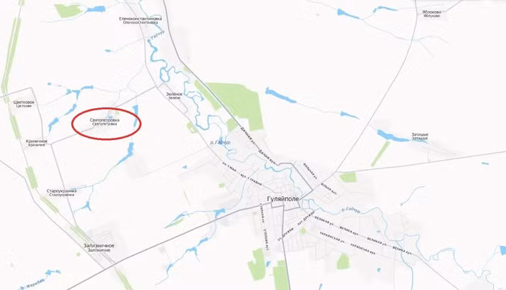 Trang Military Review của Nga đưa tin, các đơn vị thuộc Cụm quân phía Đông (Cụm Vostok) của Quân đội Nga (RFAF), tiếp tục tiến công gần thị trấn Hulyaipole (Gulyai-Pole) thuộc vùng Zaporizhzhia, kiểm soát các khu dân cư. Thông tin mới nhất, là việc giành quyền kiểm soát làng Svyatopetrivka (Nga gọi là Petrivka), nằm ở phía tây bắc Hulyaipole.