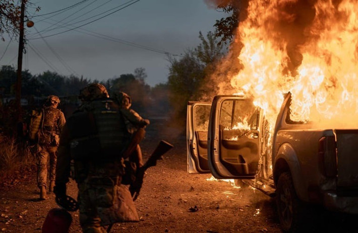 Đêm qua, các mục tiêu của Ukraine ở thành phố Kramatorsk đã bị bom lượn có điều khiển của Nga tấn công. Các cơ sở sửa chữa vũ khí, xe máy của AFU trong thành phố đã bị bom lượn của Nga vô hiệu hóa hoàn toàn. Hiện cả Slovyansk và Kramatorsk, đã mất điện lưới và đang phải dùng các nguồn phát điện dự phòng.