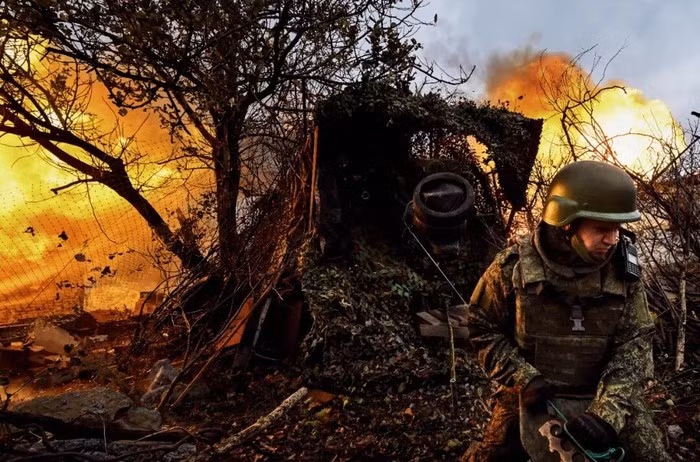 Và điều trớ trêu là tuyến phòng thủ này đã trở thành đầu cầu cho cuộc tấn công tiếp theo của RFAF vào khu vực phía đông Zaporozhye, hiện vẫn do Kiev kiểm soát. Hiện tại, quân Nga đã tiến đến ngoại ô thị trấn Huliaipole, cách thành phố Zaporozhye chưa đầy 100 km.