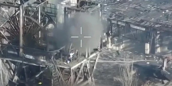 Tướng Akhmedov đã trực tiếp sử dụng ba tiểu đoàn lính thủy đánh bộ Nga để truy đuổi. Kế hoạch của ông là tiến công không ngừng nghỉ, tận dụng đà tiến công sau thất bại nặng nề của Quân đội Ukraine (AFU). Mục đích cuối cùng là tiêu diệt lực lượng dự bị của AFU tại Pokrovsk.