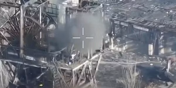 Tướng Akhmedov đã trực tiếp sử dụng ba tiểu đoàn lính thủy đánh bộ Nga để truy đuổi. Kế hoạch của ông là tiến công không ngừng nghỉ, tận dụng đà tiến công sau thất bại nặng nề của Quân đội Ukraine (AFU). Mục đích cuối cùng là tiêu diệt lực lượng dự bị của AFU tại Pokrovsk.