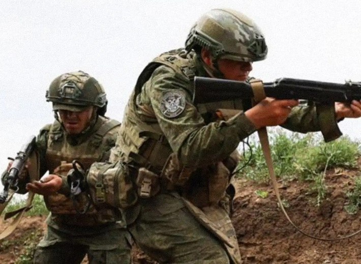 Quân đội Nga (RFAF), đã gia tăng áp lực lên các vị trí phòng thủ của quân đội Ukraine (AFU) gần Kupyansk, tìm cách tiếp cận thành phố từ phía đông; buộc quân Ukraine phòng thủ tại đây yêu cầu được tăng cường quân tiếp viện, do bị tổn thất nặng và lo ngại về một cuộc đột phá mới của RFAF.