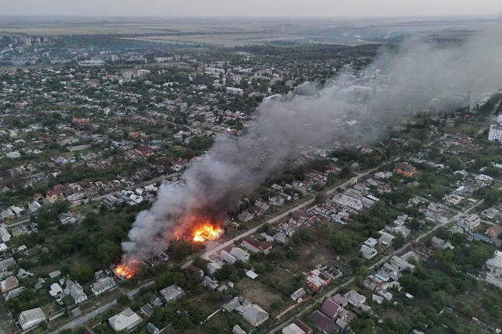 Thành phố Pokrovsk đang phải đối mặt với một cuộc khủng hoảng chưa từng có. Diễn biến tình hình giống như một bộ phim chiến tranh căng thẳng và hấp dẫn, với từng khoảnh khắc đều cuốn hút. 5 tháng trước, một số người dự đoán rằng cuộc tấn công vào Pokrovsk sẽ đánh dấu sự khởi đầu của trận chiến cuối cùng tại thành phố mỏ Donbass. Giờ đây, dự đoán này dường như đang trở thành sự thật.