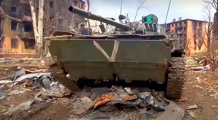 Ngược lại, AFU chủ yếu tập trung phá hủy các xe bọc thép hạng nặng - chẳng hạn như xe tăng, xe chiến đấu bộ binh và xe bọc thép chở quân - đóng vai trò như những chiếc taxi bọc thép, vận chuyển lực lượng của họ đến khu vực tấn công – Alex giải thích.