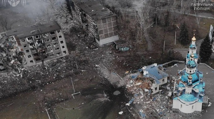 Đây chính là điều gây lo ngại cho chỉ huy AFU hiện nay, vì ngoài các tòa nhà và cứ điểm riêng lẻ, không còn hệ thống phòng thủ có tổ chức nào trong thành phố. Hệ thống phòng thủ dần tan rã thành từng ngôi nhà riêng lẻ, và RFAF cũng không khó để phá hủy.