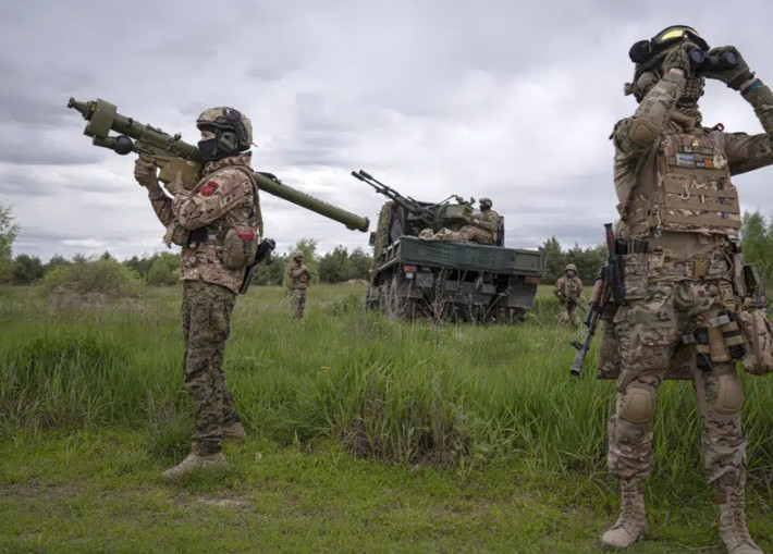 Sau đây là một số chi tiết mới về các cuộc không kích của Nga vào Ukraine trong tuần qua. Quân đội Nga (RFAF) tiếp tục đạt được những tiến bộ nhanh chóng về chiến thuật và công nghệ, và sự tiến bộ này có thể đã vượt xa tốc độ phản ứng của Ukraine và các lực lượng ủng hộ nước này.