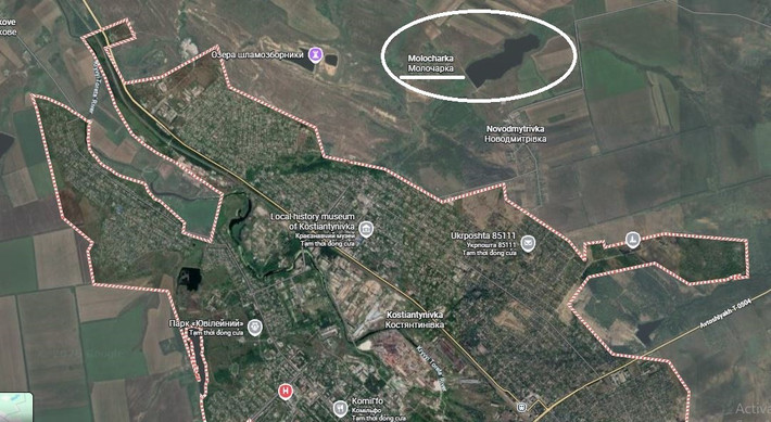 Các nguồn tin trực tuyến và truyền thông Nga, đưa tin rằng khoảng ba nghìn quân Ukraine, gần như bị mắc kẹt hoàn toàn ở thành phố Kostiantynivka, phía tây tỉnh Donetsk. Nguyên nhân là do sức công phá của một quả bom ba tấn (FAB-3000), đã đánh trúng đập của hồ chứa Molochar.