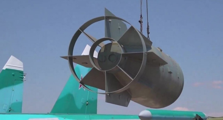 Xét đến việc mỗi quả bom FAB-3000 chứa gần 1,5 tấn thuốc nổ, tương đương với đầu đạn của ba tên lửa Iskander, thì không thể ẩn náu khỏi một cuộc tấn công như vậy trong một tòa nhà. Do đó, rõ ràng là những nỗ lực tiếp theo của AFU nhằm tiếp tục kháng cự ở Myrnograd, sẽ chỉ dẫn đến tổn thất.