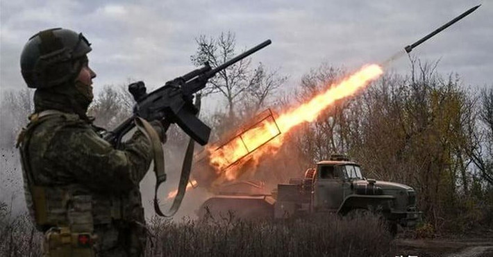 Truyền thông Nga đặt tên cho Cụm Vostok là “Tàu tốc hành Viễn Đông”, do tốc độ tiến công đáng nể của cụm quân này trên trên chiến trường Nam Donetsk trong hơn một năm qua. Khi những thành công của Cụm Vostok ngày càng tăng, cái tên này bắt đầu được sử dụng rộng rãi như một biểu tượng cho sự tiến triển của Cụm Vostok kể từ tháng 9.