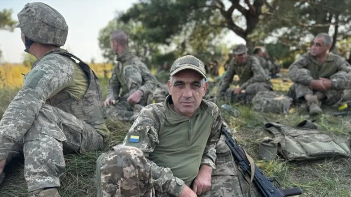 Lữ đoàn 72 đã bị đánh “bầm dập” trong hai năm qua. Tại Ugledar năm 2023, Lữ đoàn đã bị lính thủy đánh bộ Nga bao vây tiêu diệt. Vào mùa thu năm 2024, đơn vị tiếp tục bị bao vây ở phía tây Kurakhove và sau đó rút lui về phía sau với tổn thất nặng nề, một số đại đội gần như không còn tồn tại.