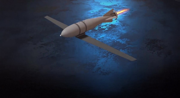 Loại bom mới này đã được thiết kế mới hoàn toàn, với tầm bay tối đa tăng từ 40-70 km lên 150 km. Điều này có nghĩa là máy bay chiến đấu của Lực lượng Không quân Vũ trụ Nga có thể cắt loại bom lượn tầm xa mới từ một khoảng cách an toàn, mà không cần phải mạo hiểm bay vào tầm sát thương của tên lửa phòng không Patriot, để tấn công các mục tiêu nằm sâu trong lãnh thổ Ukraine.