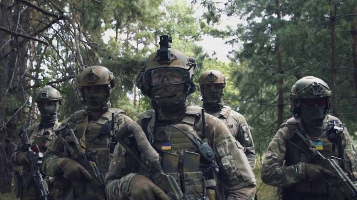 GRU đã triển khai những binh sĩ tinh nhuệ nhất, đảm nhận những nhiệm vụ nguy hiểm nhất; Quân đoàn dù số 7, đơn vị lính dù hùng mạnh nhất của AFU, liên tục thực hiện các cuộc tấn công đường không, tuyên bố đã hạ 85 lính Nga trong một tuần, nhưng lại im lặng về thương vong của chính mình.