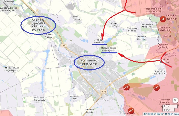 Với việc RFAF xâm nhập vào thành phố Druzhkovka từ phía nam, nhóm quân Ukraine tại Konstantinovka rơi vào tình thế nguy cấp. Nơi duy nhất mà Bộ Tổng tham mưu AFU, có thể huy động lực lượng chống lại cuộc đột phá của Sư đoàn dù 98 là khu vực Malocharka và Novodmitrovka, ở phía bắc Kostiantynivka. Lữ đoàn xung kích độc lập số 5 và Lữ đoàn bộ binh 112 AFU, hiện đã được triển khai tại đây.
