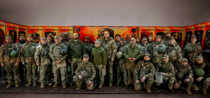 Lữ đoàn 57 AFU, là một đơn vị tinh nhuệ, dày dạn kinh nghiệm chiến đấu. Trong suốt Chiến tranh Nga-Ukraine, vào tháng 4/2022, Lữ 57 đã dụ quân Nga tiến sâu vào trận địa phòng ngự của mình trong Trận Severodonesk và sau đó phát động một cuộc phản công thu thắng lợi. Lữ đoàn đã trụ vững trong ba tháng.