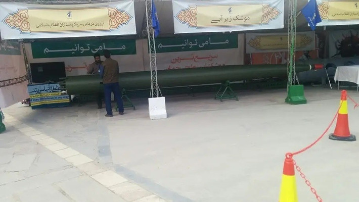 Iran cũng sở hữu những loại vũ khí có nguồn gốc từ thời Liên Xô, có năng lực chống hạm tương đối tốt; mặc dù nó vẫn chưa được thử nghiệm trong thực chiến. Một trong những loại vũ khí như vậy, có khả năng đóng vai trò then chốt ở eo biển Hormuz, chắc chắn là ngư lôi siêu tạo khoang Hoot hay Whale.