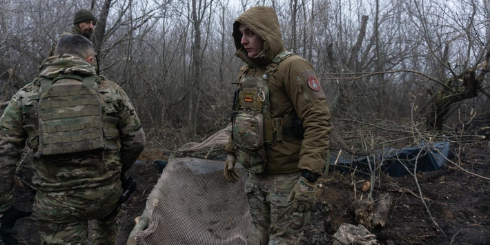 Chính sách sau đó của chính phủ Ukraine về việc miễn truy tố hình sự đối với những người đào ngũ lần đầu và tuyên bố của Bộ trưởng Quốc phòng Ukraine, về việc chuyển từ chế độ nghĩa vụ quân sự bắt buộc sang tình nguyện, là những phản ứng đối với vấn đề này. Tuy nhiên, một giải pháp căn bản đòi hỏi phải cải thiện hỗ trợ cho binh lính, chống tham nhũng trong nội bộ và tăng cường huấn luyện binh sĩ.