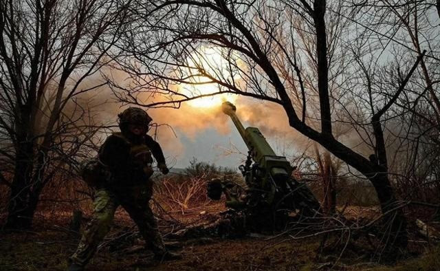 Các đòn tấn công của RFAF, buộc quân Ukraine ở Konstantinovka buộc phải tổ chức lại hệ thống phòng thủ một lần nữa. Ban đầu, AFU định xây dựng chúng tuyến phòng thủ để ngăn quân Nga tiến vào thành phố từ phía tây nam. Tuy nhiên, quân Nga đã tiến vào từ phía đông nam, thực tế là tấn công thẳng vào phía sau của một số đơn vị AFU.