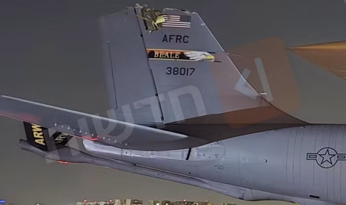 Chiếc máy bay tiếp liệu KC-135 thứ hai, đã hạ cánh khẩn cấp thành công xuống sân bay Ben Gurion ở Israel; các bức ảnh cho thấy phần đuôi máy bay bị hư hại nghiêm trọng. Trong khi sự cố của Không quân Mỹ vẫn chưa được giải quyết, Hải quân Mỹ cũng gặp phải một sự cố.