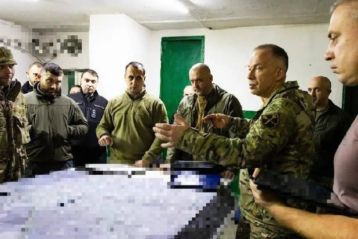 Trang Military Review của Nga đưa tin, trong khi Kiev đang tranh luận về việc RFAF sẽ tiến về đâu sau khi chiếm được khu vực Pokrovsk-Myrnohrad, và tướng Syrsky vẫn đang lên kế hoạch cứu vãn tình hình; thì các đơn vị tấn công của Cụm quân Trung tâm đã tiến sâu hơn vào khu vực phía bắc Pokrovsk.