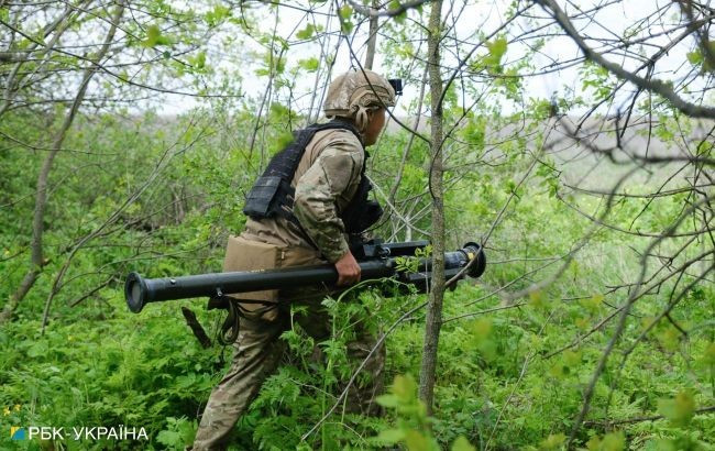 Còn blogger quân sự Muchnoy của Ukraine đã bác bỏ phát ngôn của Borodin. Trong một bản ghi nhớ tác chiến được công bố ngày 26/9, ông viết: "Mối đe dọa về một cuộc tấn công nghiêm trọng vào mặt trận Lyman đang bắt đầu gia tăng. Đừng nghĩ rằng tôi đang cố gắng dọa nạt hay làm các bạn hoang mang. Mọi khoảnh khắc quan trọng đều phải được phân tích dựa trên thực tế của mặt trận. Trước hết, tôi muốn lưu ý rằng làng Zarichne về cơ bản đã bị quân Nga chiếm giữ, còn AFU chỉ còn giữ một phần nhỏ”.