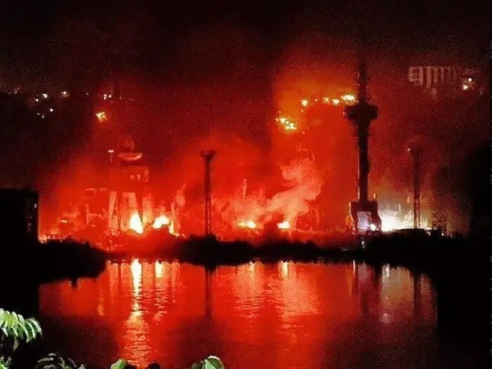 Thậm chí còn có trường hợp cuộc tấn công của Ukraine vào một cảng ở Crimea, đã đốt cháy 250.000 tấn nhiên liệu. Những trận chiến này đã phơi bày điểm yếu của cơ sở hạ tầng năng lượng rộng lớn của Nga. Bây giờ, hãy tưởng tượng xem điều gì sẽ xảy ra nếu Ukraine có tên lửa Tomahawk với tầm bắn xa hơn, sức mạnh lớn hơn và khả năng xuyên phá mạnh hơn?