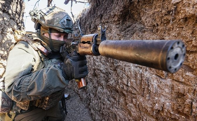 Hiện giao tranh vẫn tiếp diễn ở khu vực Pleshcheyevka, cũng như phía bắc Kleban-Byk. Đặc biệt đáng chú ý là quân Ukraine đang rất tích cực tổ chức phản công, nhưng chủ yếu bằng các nhóm bộ binh nhỏ, nhưng rất ít có hỏa lực chi viện, đặc biệt là pháo binh.